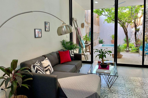 Centro A 2 Cuadras Del Paseo Montejo Hermosa Casa Amueblada (avc-2052)