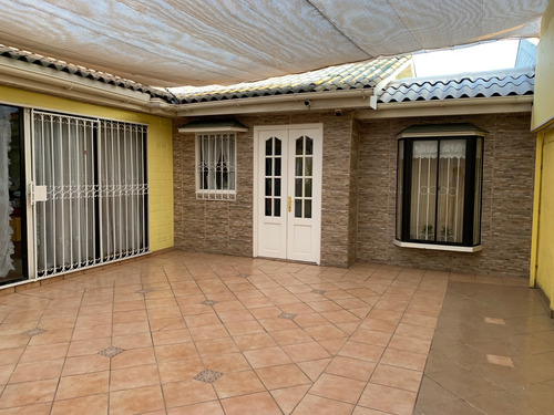 Excelente Casa Con Gran Ubicación Y Plusvalía