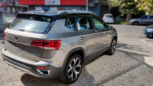 Volkswagen Taos Highline Bi Tono