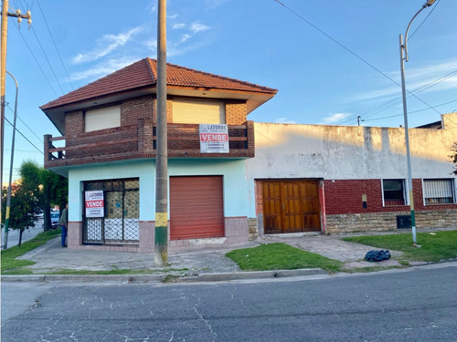 Latorre Prop. Vende Local C/ 2 Viviendas - Zona Hpc