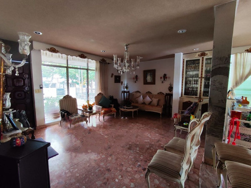 Casa En Amplia En Venta Merida, Sobre Avenida Miguel Aleman (fvc-2223)