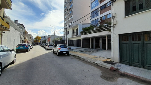 Venta Cochera Cubierta En Pocitos