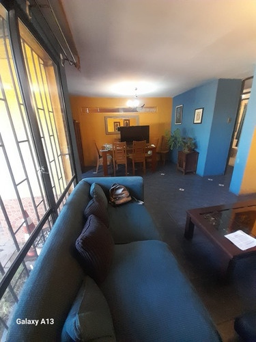 Amplia Y Confortable Casa Habitación En La Comuna De Ñuñoa