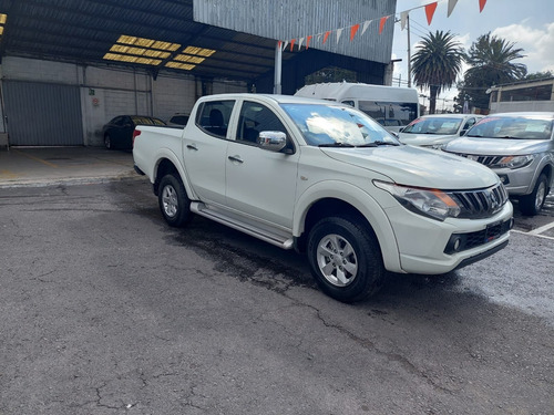 Imagen 3 de 13 de Mitsubishi L200 2018 2.4 Cabina Doble 4x2 Mt