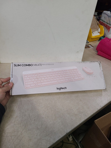 Logitech - Mk470 Full-size Wireless Keyboard And Mouse B Mme