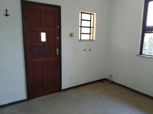 Duas Casas: Três Quartos E Dois Quartos No Mesmo Terreno