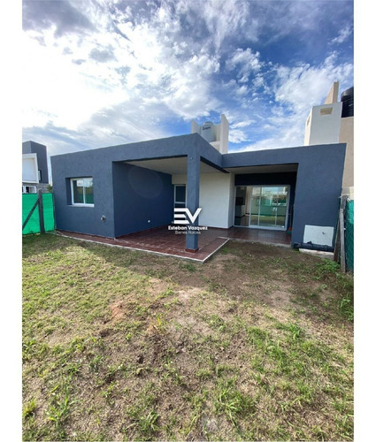 Imagen 8 de 19 de Docta. Casa En Venta 2 Dorm. 250 Mts Terreno 115 Mts Cubiertos. Escritura Y Gas Natural
