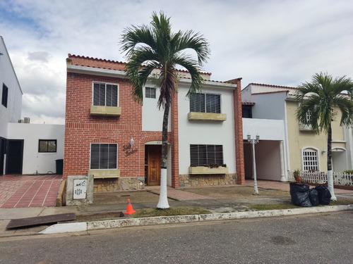 Imagen 1 de 16 de Rentahouse Celeste Nuñez 04244475408 Cod 2211475
