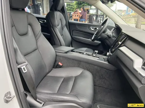 Volvo XC60 B5 MOMENTUM
