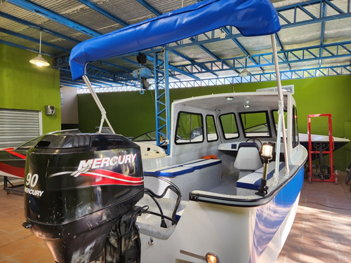 Tracker Cabinado Cuddy 530