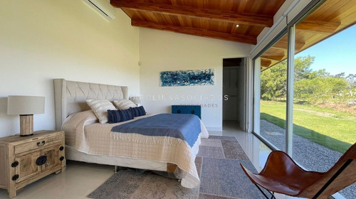 Imagen 14 de 30 de Venta De Espectacular Casa De 4 Dormitorios En Pueblo Mio