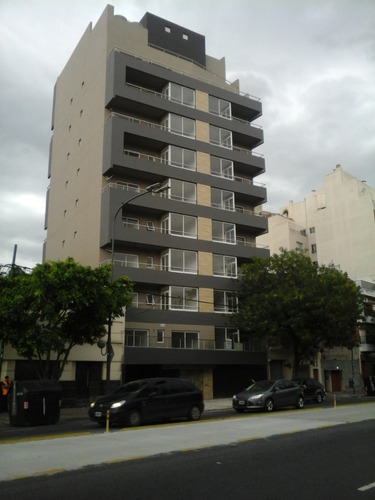 Alquiler Departamento Semipiso 3 Ambientes Con Balcon Tza. Y Cochera.  Mucho Sol Y  Vista Panorámica 180°