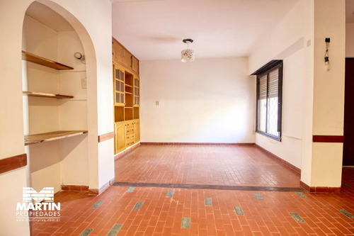 Casa Ph En Venta En Olivos 3 Ambientes, Con Cochera, Jardín Y Galpón. 170 M2 Cub.