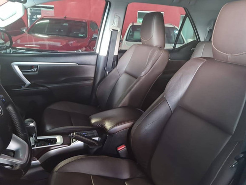 Imagem 8 de 10 de Toyota Hilux Sw4 2.8 Srx 4x4 7 Lugares 16v Turbo