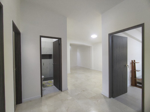 Lm Vende Casa En La Urb. La Trigaleña, Valencia.