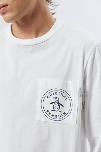 Remera Over Estampada Manga Larga Blanca Penguin