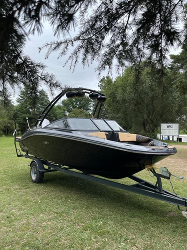 Lancha Victoria Valentino 212 Con Evinrude 150 G2 Año2023