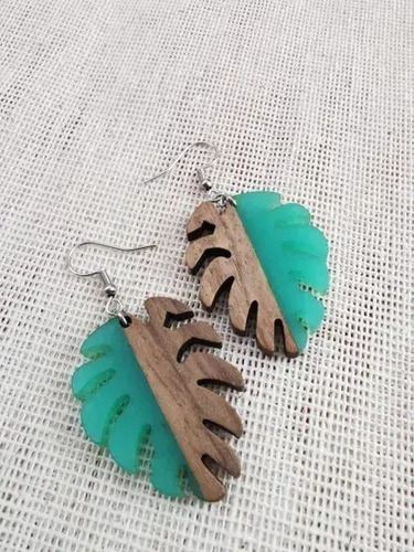 Imagen 3 de 3 de Aretes Mujer Hoja Monstera De Resina Y Madera Étnicos Moda