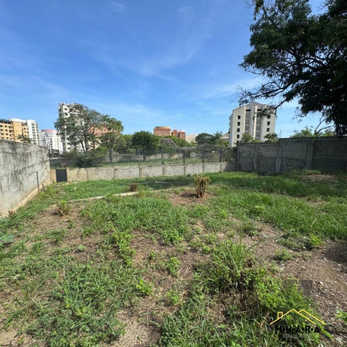 Terreno En Venta En La Urbanizacion Caribe Con Muro Perimetral Servicios Y Fachada