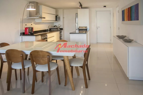 Apartamento En Venta En Torre Esmeralda De 3 Dormitorios , En Punta Del Este