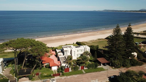 Casa En Venta De 4 Dormitorios En Punta Ballena