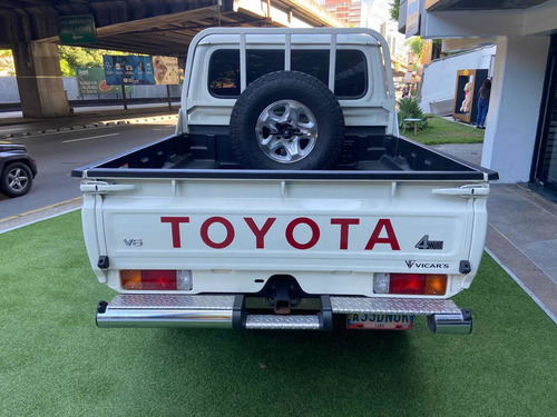 Imagen 5 de 11 de Toyota Land Cruiser Pickup Hembrita 2021