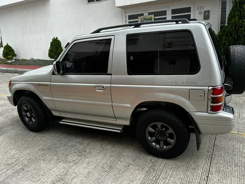 Mitsubishi Montero Hardtop 2010