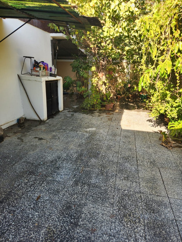 Excelente Casa En Calle Inés Rivas, Comuna De La Cisterna.
