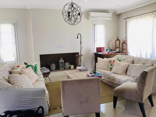Imagen 3 de 13 de Casa Venta 4 Dormitorios A La Laguna Los Lagos