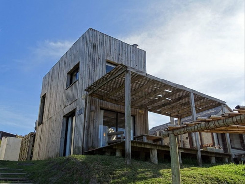 Casa En Alquiler Por Temporada De 3 Dormitorios En Punta Del Diablo