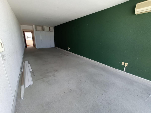 Imagen 2 de 5 de Apartamento -monoambiente En Ciudad Vieja, Prox Plaza Zabala!! Metraje: 39 M2
