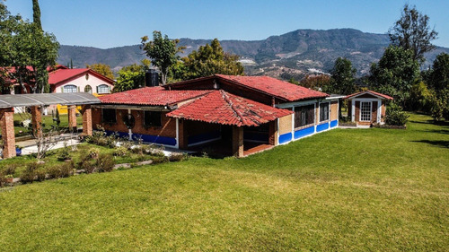 Casa En Venta En Zumpahuacan Con Arboles Frutales Y Alberca