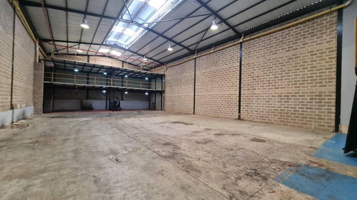 Se Vende Galpon Con Oficina En La Zona Industrial De Castillito Valencia
