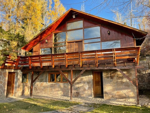 Casa En Venta De 4 Dorm. En Lo Barnechea
