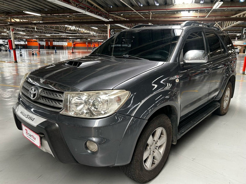 Toyota Hilux SW4 3.0 SRV 4X4 7 LUGARES 16V TURBO INTERCOOLER DIESEL 4P AUTOMÁTICO
