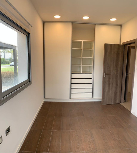 Casa En Country Lomas De City Bell Alquiler