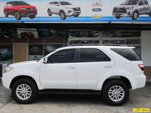 Toyota Fortuner 2011