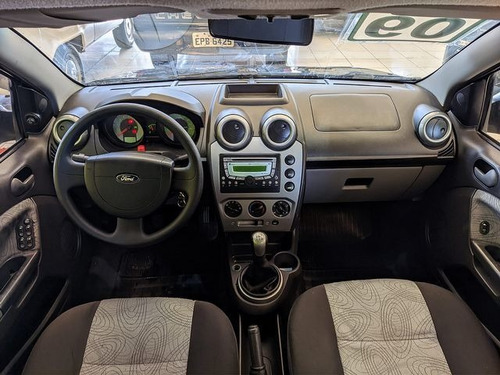 Imagem 7 de 18 de Ford Fiesta Sedan 1.6 Mpi 8v 2010