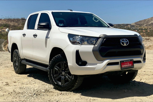 Toyota Hilux Doble Cabina Base