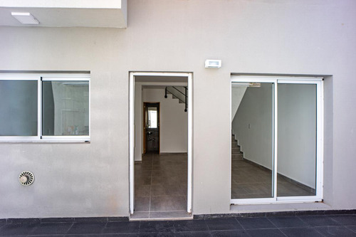 Venta - Casa De Pasillo 2 Dormitorios A Estrenar - Arroyito, Rosario.