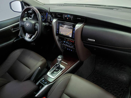 Toyota Hilux Sw4 2.8 Srx 4x4 7 Lugares