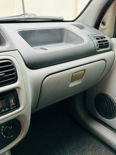 Renault Clio 1.0 16v Authentique Hi-flex 3p