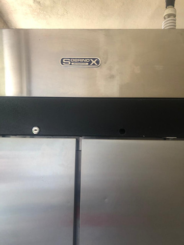 Refrigerador Con Congelador Industrial Marca Sobrino X Plateado