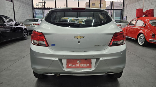 Chevrolet Onix ONIX HATCH Joy 1.0 8V Flex 5p Mec.