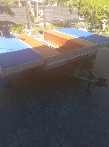 Trailer Con Carpa Con Lona Protectora De Lluvia