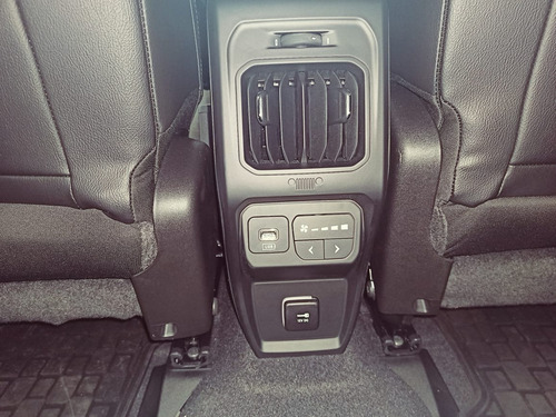 Imagen 25 de 25 de Commander Limited 1.3 T270 2023*