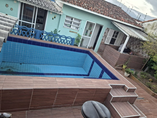 Casa Isolada Com Piscina E Edícula Há Uma Quadra Da Praia