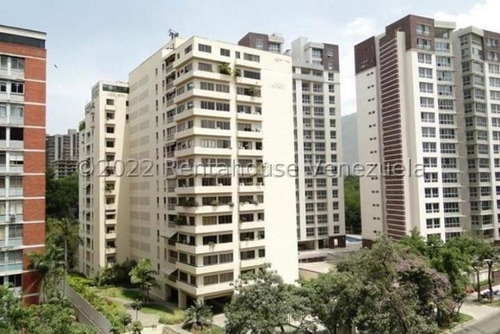 Amplio Apartamento Con Una Gran Terraza En Venta Campo Alegre Caracas 23-2258