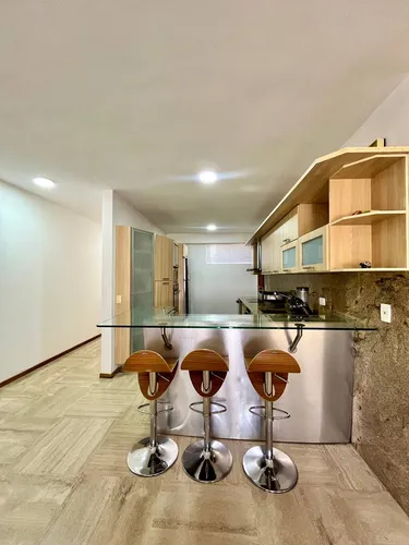 Venta Amplio Apartamento Vista, Plaza Mayor C. R. Siete Mare