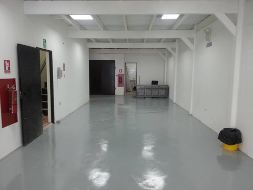 Imagen 10 de 10 de En Venta Edificio Industrial A Una Cuadra De La Estación Plaza Sucre. Inf, Ma, Fda. Varela 0424-1045413